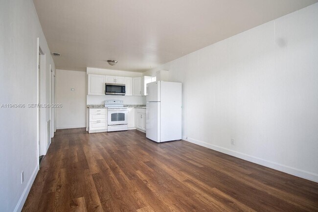 Building Photo - 8690 Sunset Dr