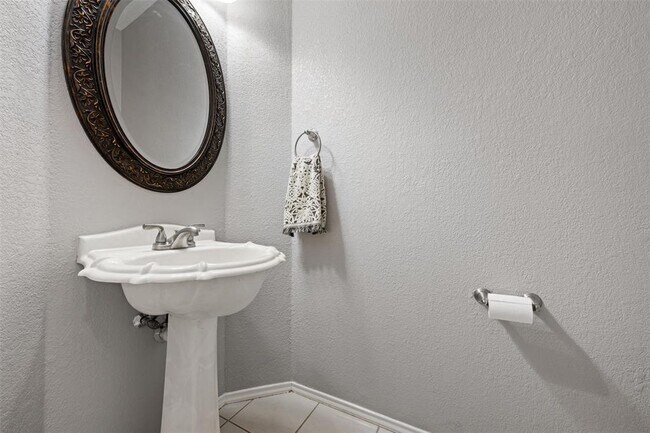 Building Photo - 7501 Vail Valley Dr
