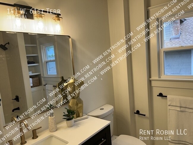 Building Photo - 141 W 61st Terrace