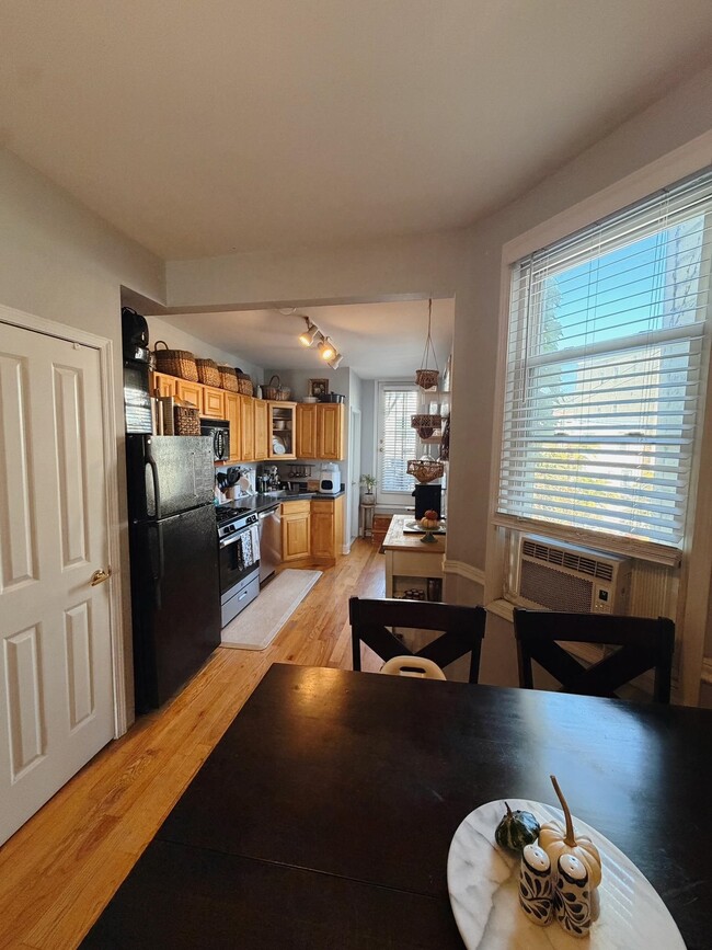 Building Photo - 314 4th St