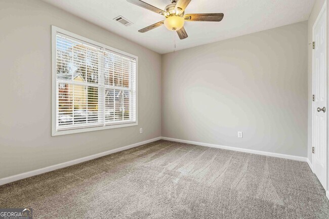 Building Photo - 825 Somerset Vale Dr