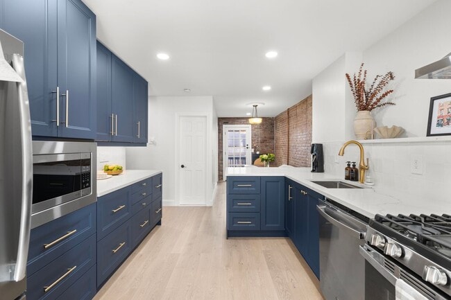 Building Photo - 302 4th St