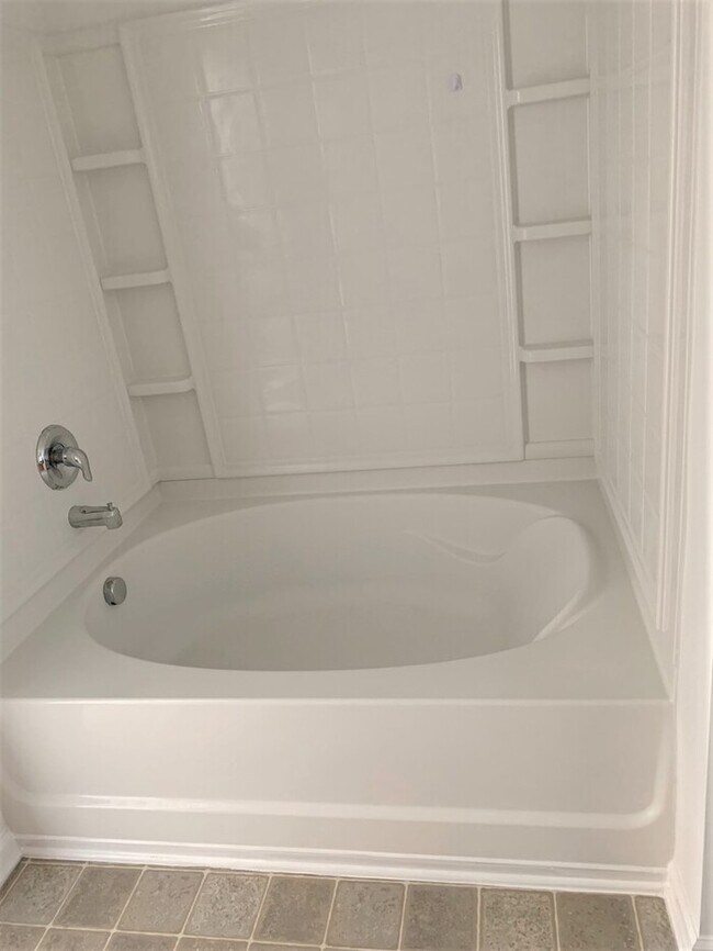 Building Photo - Beautiful town home in Summerville