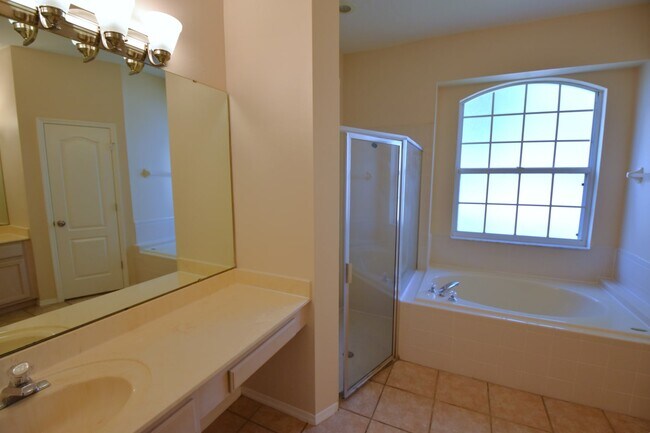Building Photo - 2736 Tall Maple Loop