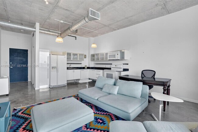 Building Photo - 10 SW South River Dr