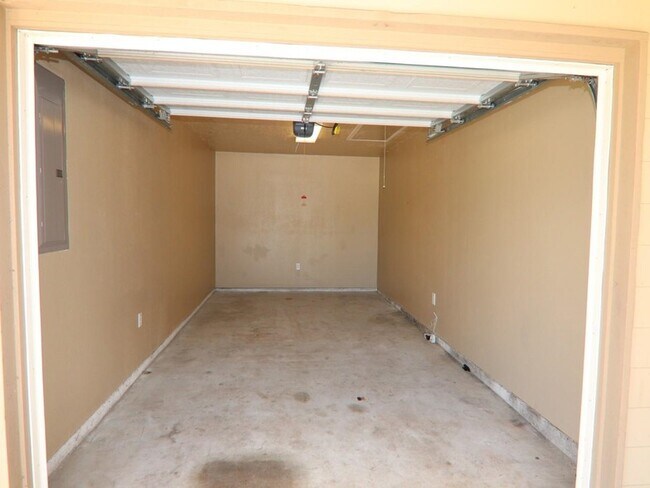 Building Photo - 826 S Village Creek Pkwy