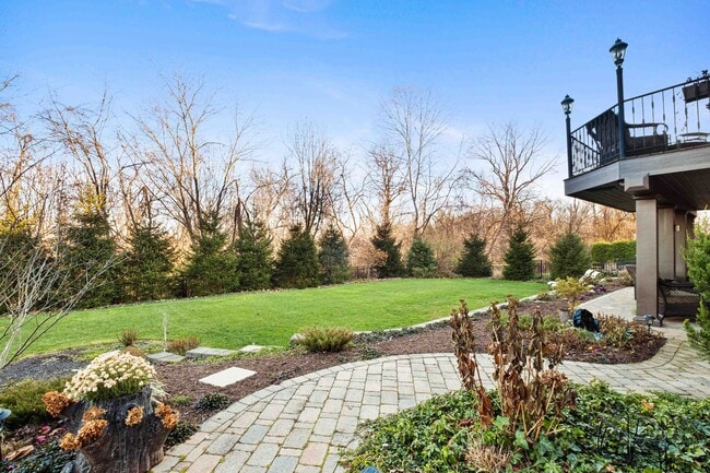Building Photo - Fully-Furnished Luxurious Home in Nevillewood