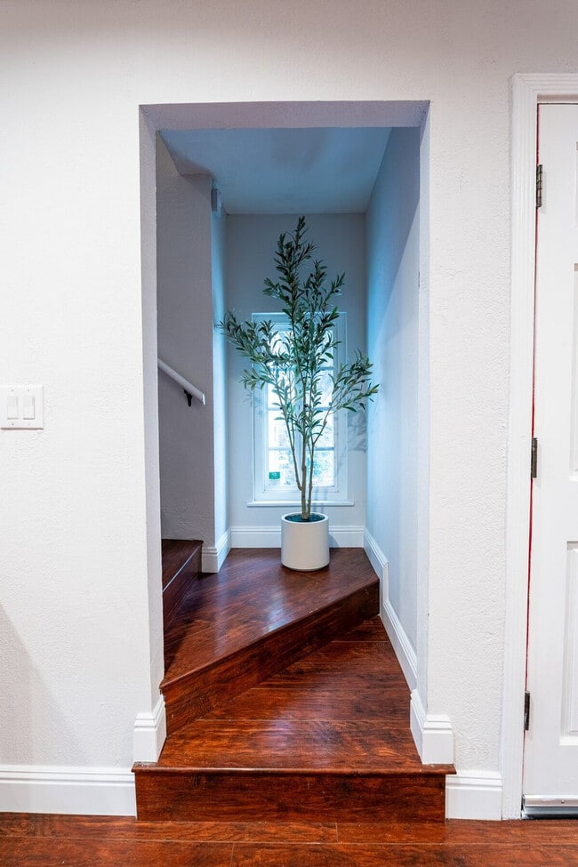 Building Photo - 1004 Airport Blvd