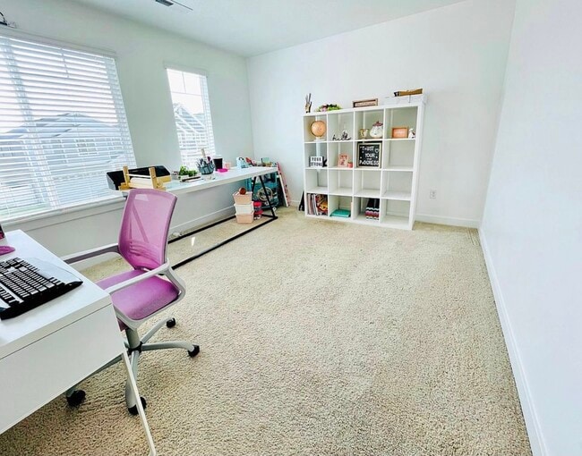 Building Photo - 503 S Valkyries Ln