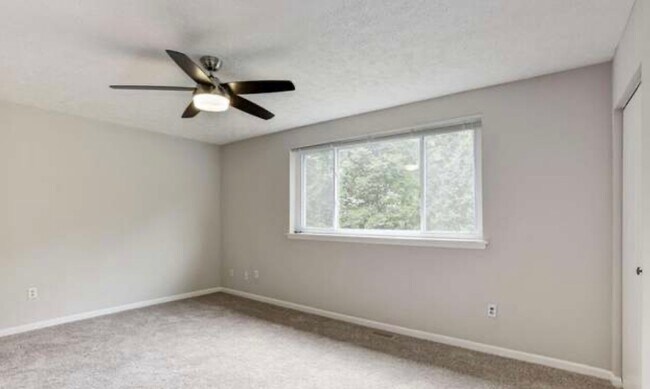 Building Photo - 8548 Pine Run Ct