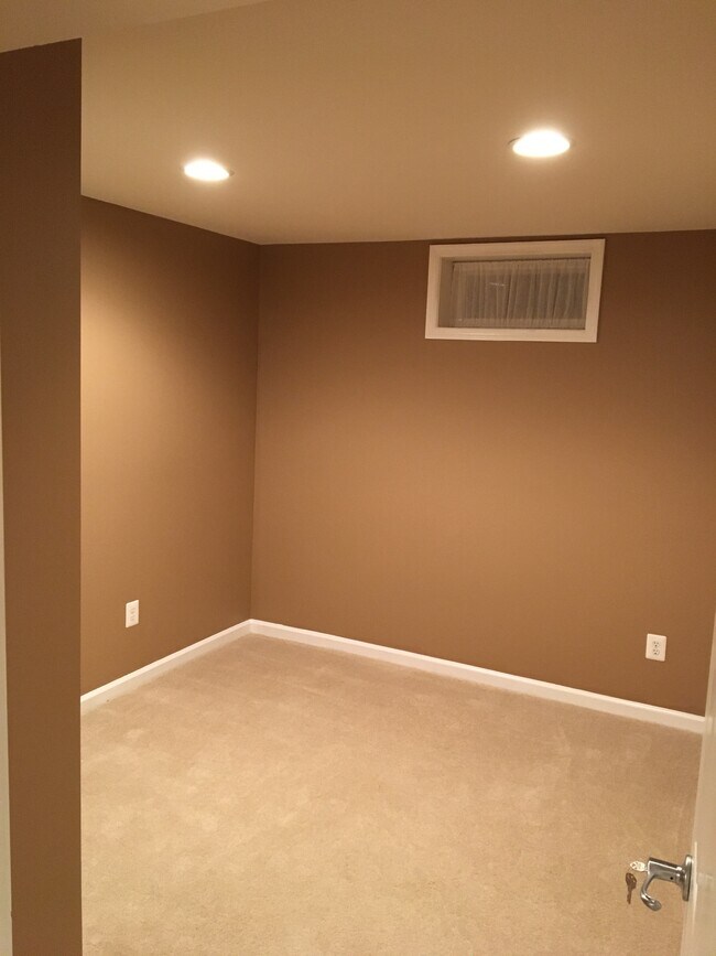 Building Photo - 42234 Oasis Ct