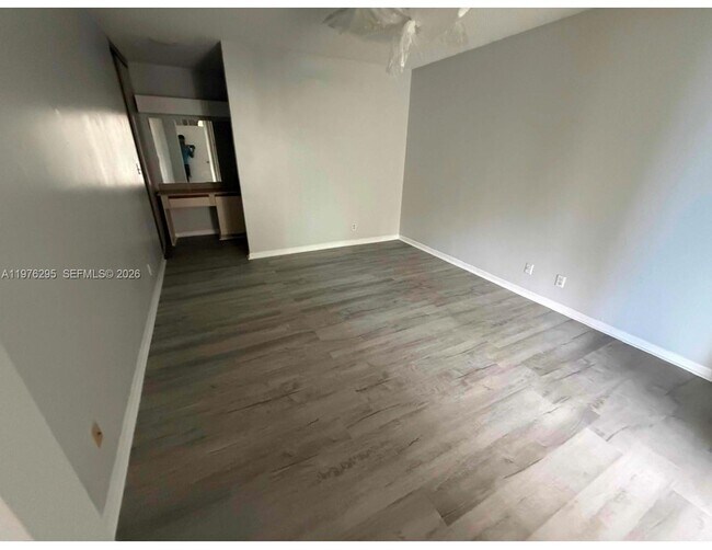 Building Photo - 2590 Carambola Cir N