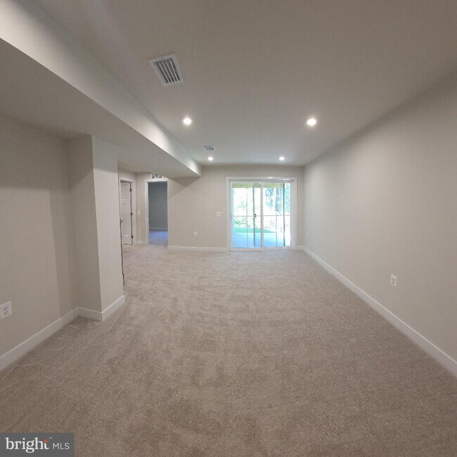 Building Photo - 8901 Blackthorne Pl