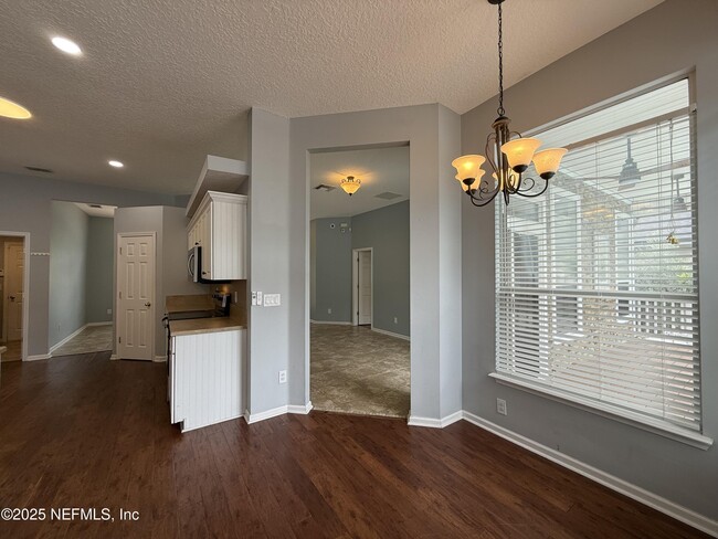 Building Photo - 1319 N Kyle Way