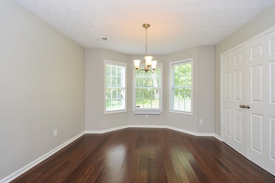Building Photo - 2424 Santa Barbra Ct SE