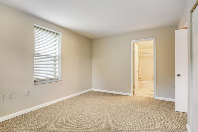 Building Photo - 1 Bedroom Meridian Hill Oasis - Between Ad...