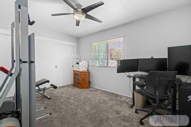 Building Photo - 3 Bedroom 2.5 Bathroom home in Ramona LARG...