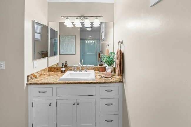 Building Photo - 449 J St