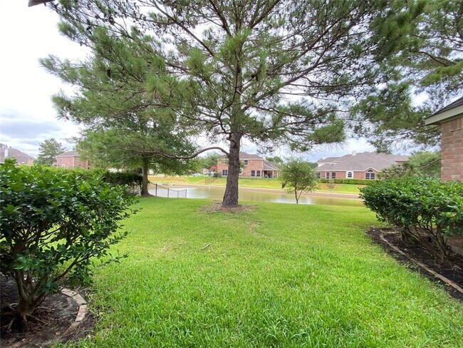Building Photo - 10122 Meridian Lakes Dr