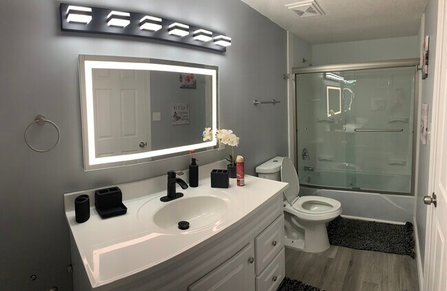 Building Photo - 8530 Madrid Ct