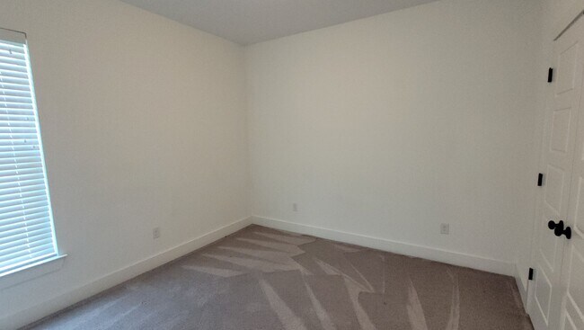 Building Photo - 4bed/3bath single story home in Denham Springs!