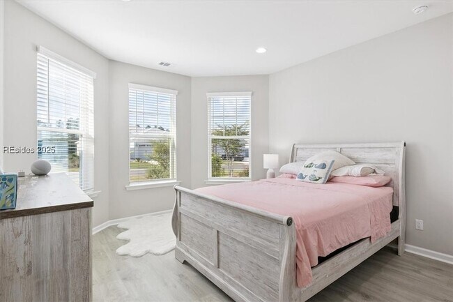 Building Photo - 731 Harborside Dr
