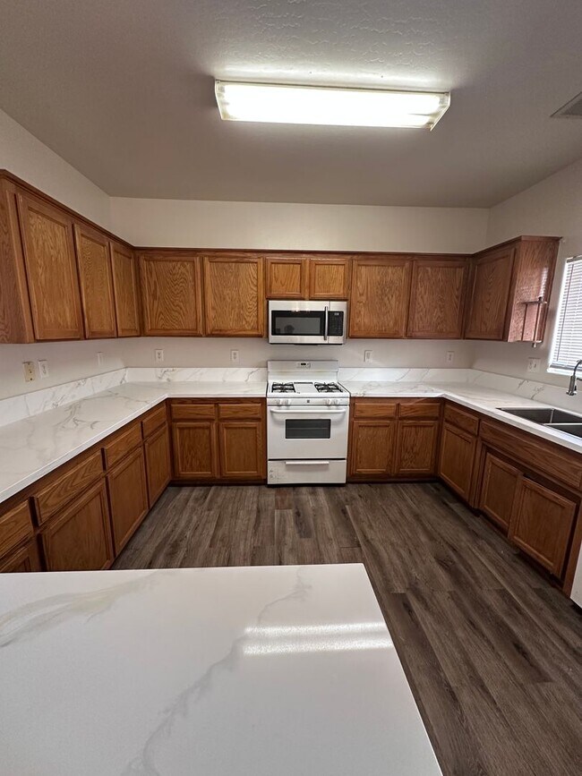 Building Photo - 615 New Zealand Dr