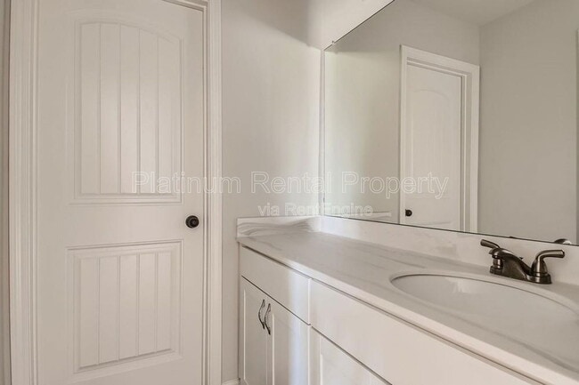 Building Photo - 244 Stonecreek Bnd