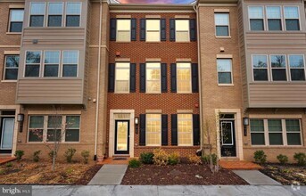 Building Photo - 3722 McLean Ave
