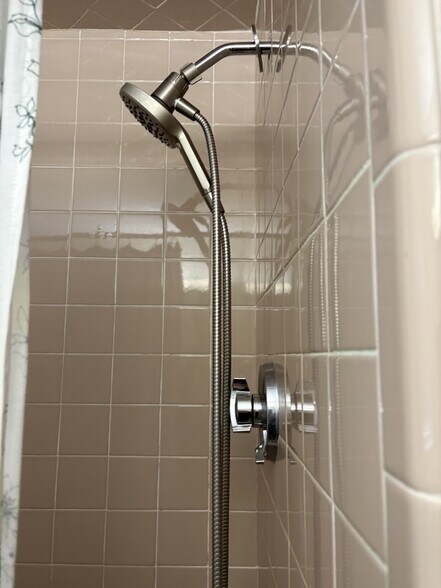 Building Photo - 46 Rustic St