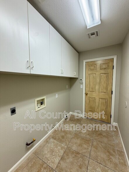 Building Photo - 9751 Palm Dr