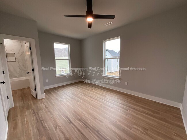 Building Photo - 1042 S Laramie Hts