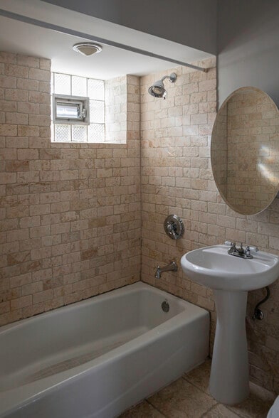 Building Photo - 4203 N Damen Ave