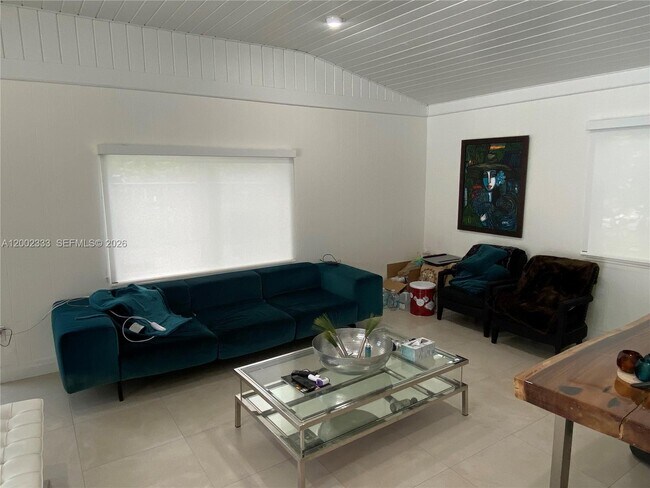 Building Photo - 9840 SW 69th Ave