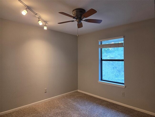Building Photo - 21600 Long Hill Dr