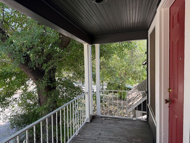 Building Photo - Lovely 1-Bedroom in Mahncke Park