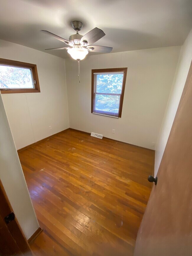 Building Photo - 4000 SE Mercier St