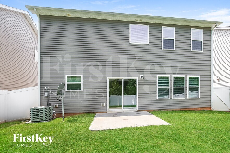 Building Photo - 9329 Sloan Forest Dr