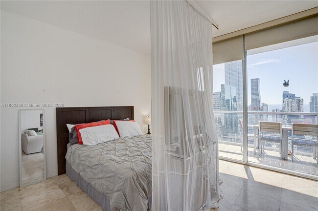 Building Photo - 1060 Brickell Ave