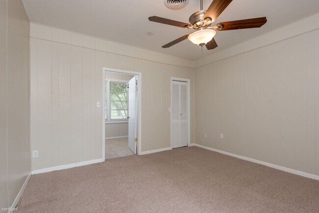 Building Photo - 301 Francis Dr