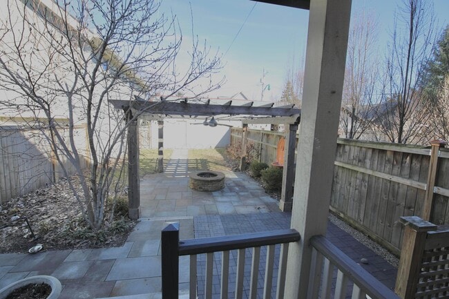 Building Photo - 310 E Beck St