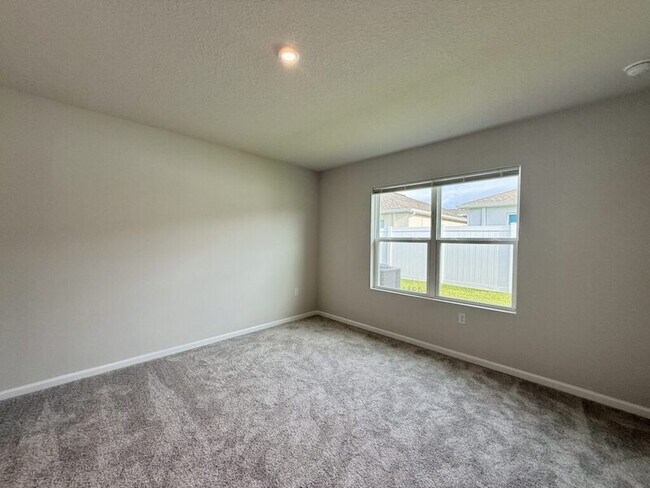 Building Photo - 499 Voltaire Dr