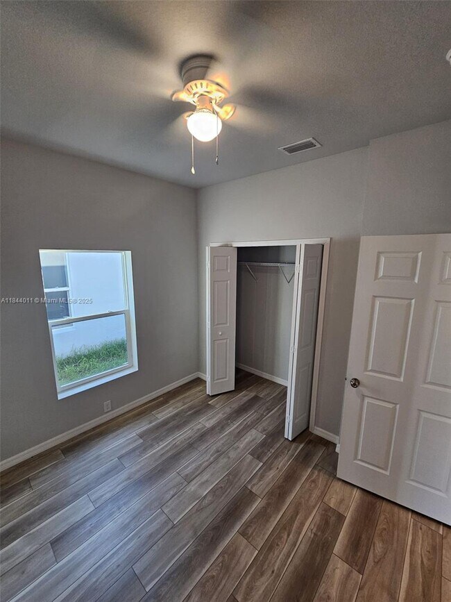 Building Photo - 1431 Las Villas Blvd