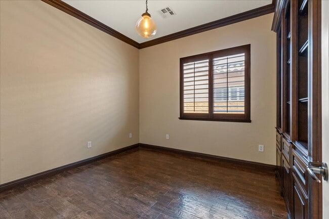 Building Photo - Exquisite Guard-Gated 3bd Luxury Home with Private Pool