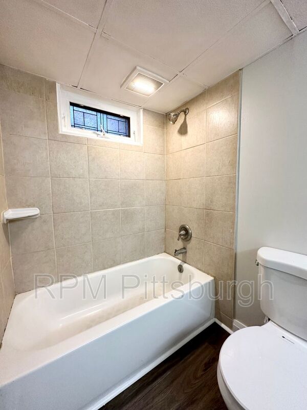 Building Photo - 373 Riverview Ave