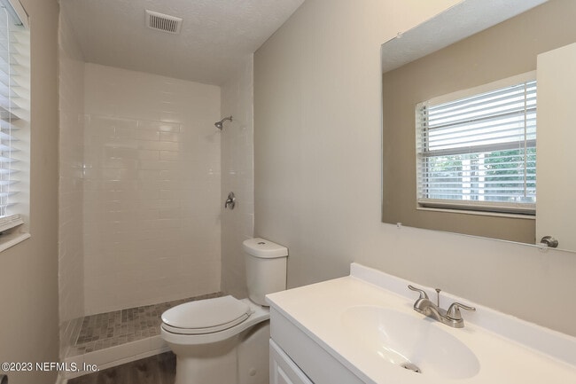 Building Photo - 7421 Deepwood Dr N