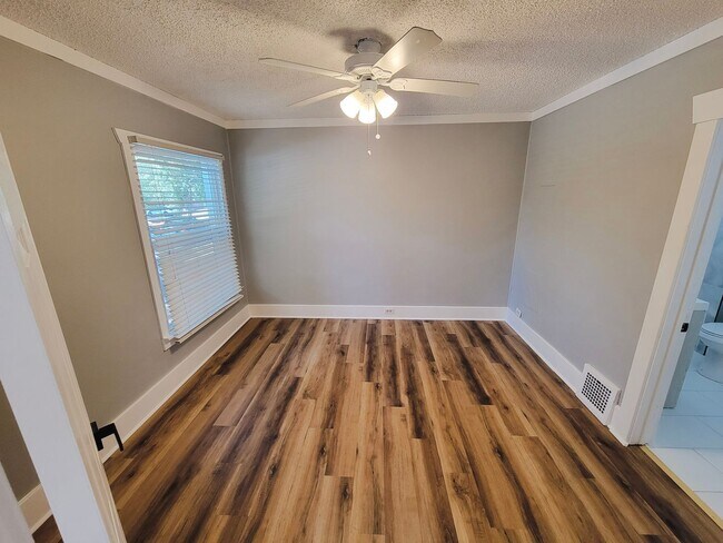 Building Photo - 2 bedroom 1 bath Berkley Apartment for rent