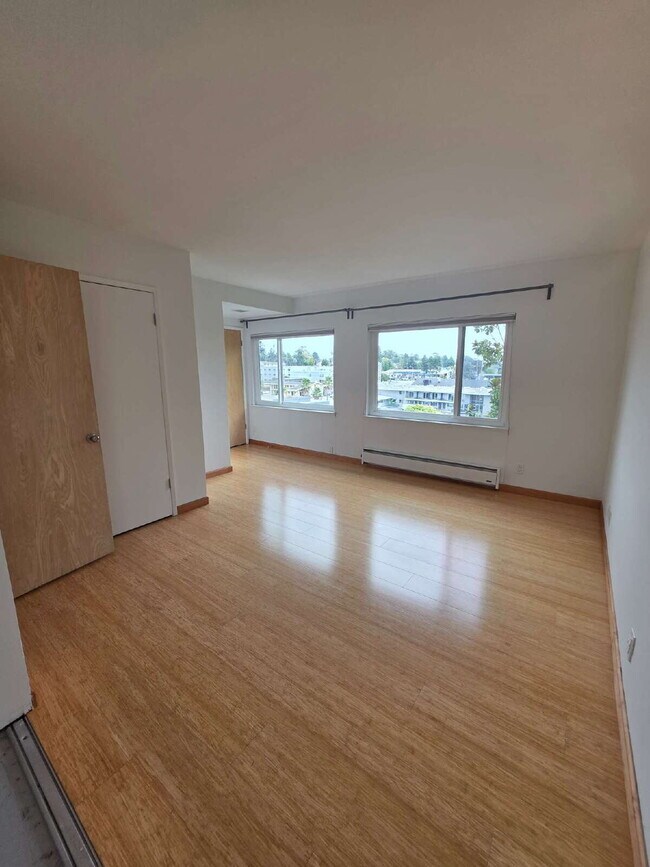 Building Photo - Stylish Downtown Santa Cruz Condo – Fully ...