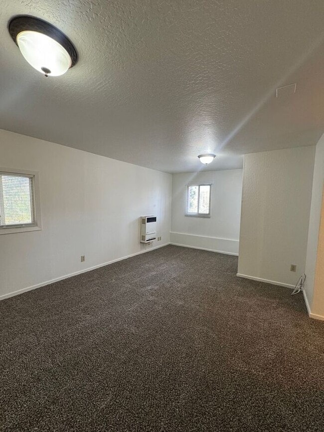 Building Photo - Charming Riverfront Cottage in Verdi – One...