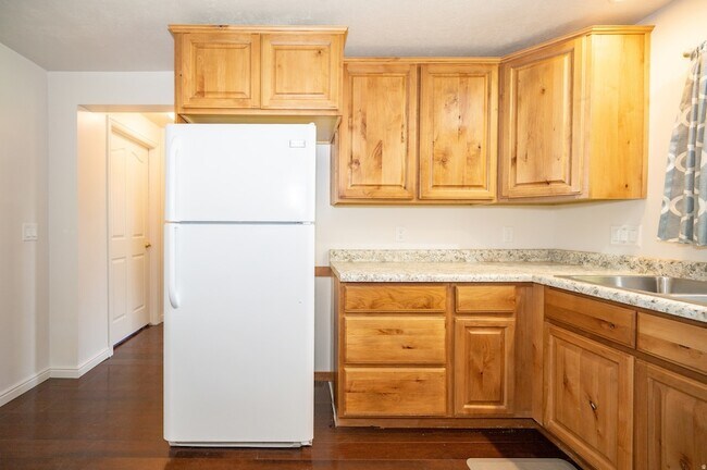 Building Photo - 857 Southfork Dr